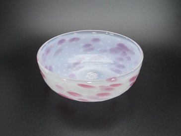 ガラスボウル　乳白ガラスの生地に金赤ガラスの粒