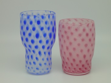 ドット柄　水玉模様　ガラス　